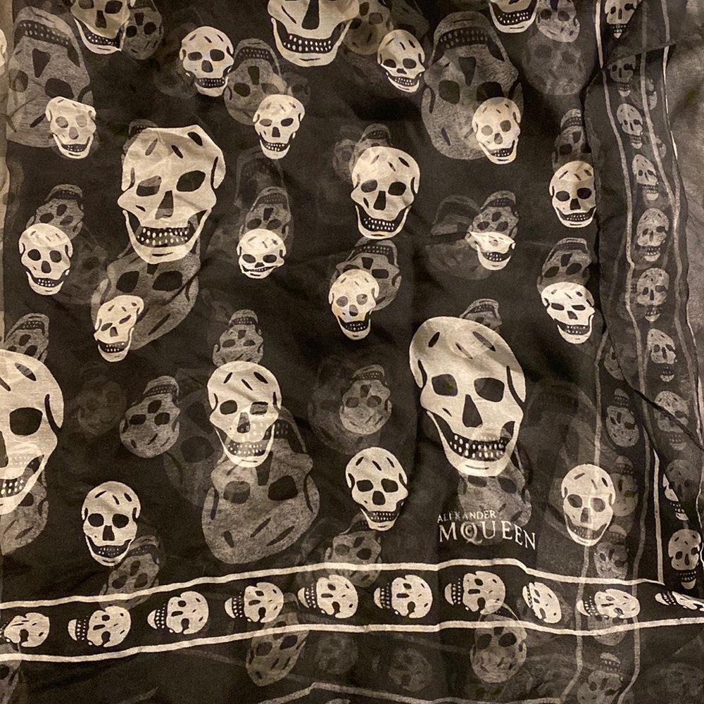 Alexander McQueen skull scarf